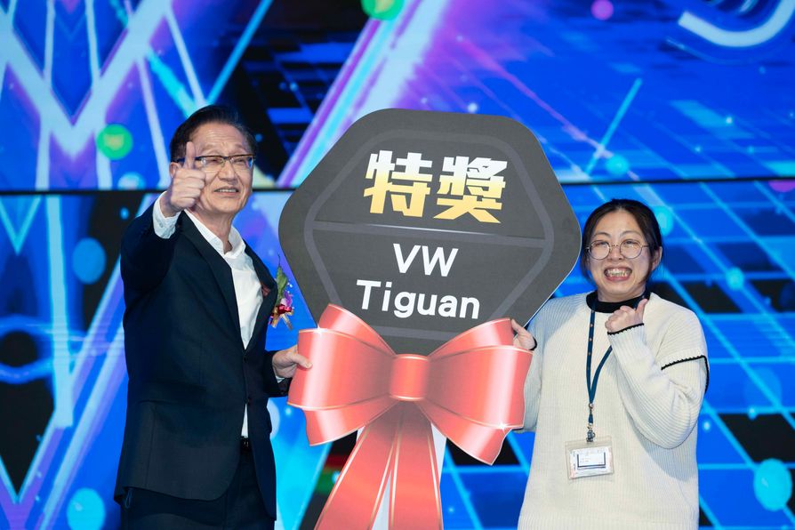 華碩加碼再抽出「Volkswagen Tiguan」汽車一台，整場共計6台汽車回饋給同仁。